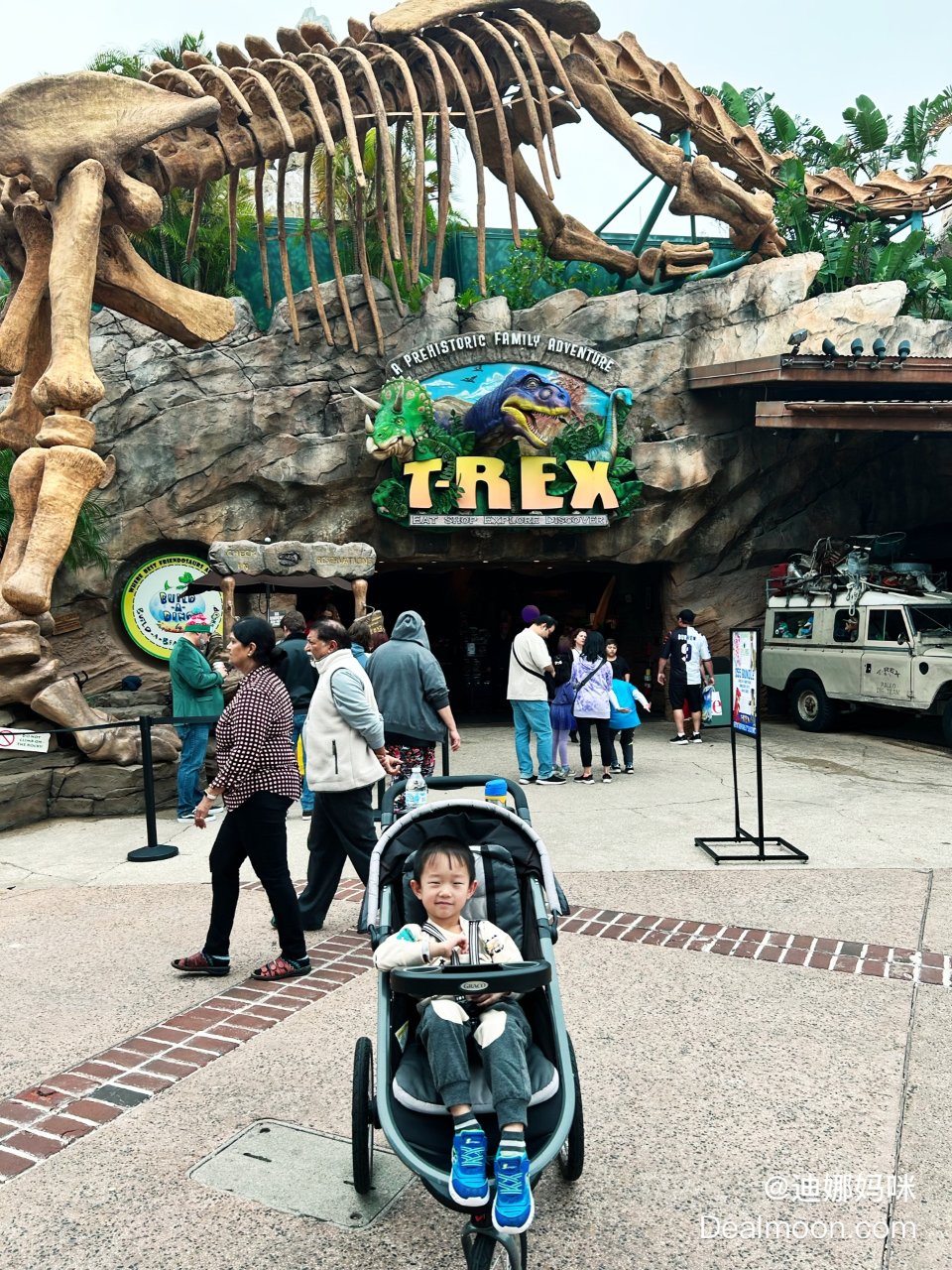 Disney Springs的T-Rex...