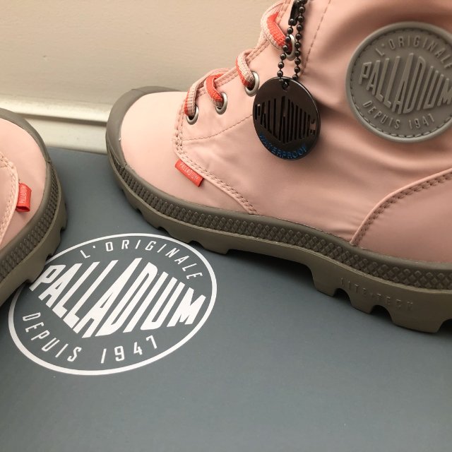 palladium 粉色中筒靴，少...