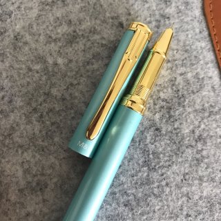珠光蓝的钢笔