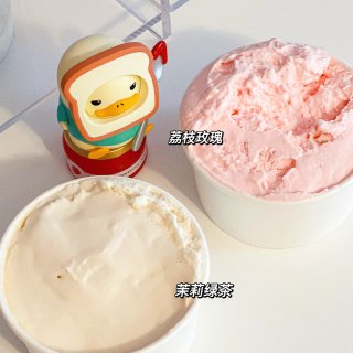 纽约荔枝玫瑰冰淇淋好吃到没有形容词！！😡...