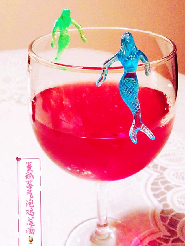 小小美人鱼🧜‍♀️爱在海中游🐟
