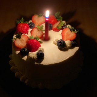做个🍓蛋糕㊗️自己生日🎂快乐～...