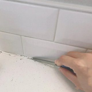 浴室填缝胶长黑霉｜如何选择正确填缝剂...