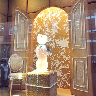 在倫敦邂逅了夢幻Dior櫥窗✨✨...