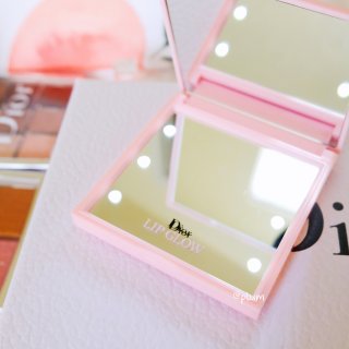 Dior粉色化妆镜💡带LED灯哟...