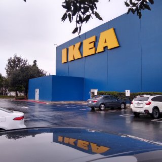 雨中IKEA提货