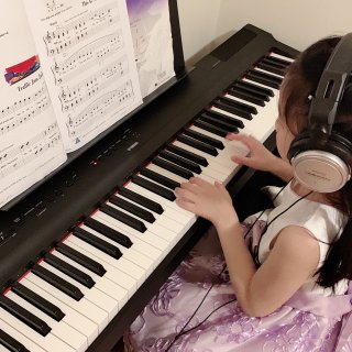 宝宝课外兴趣班 | 学钢琴的小姐姐...