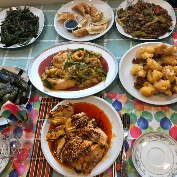 “口水鸡”“核桃炒虾仁”过桥园