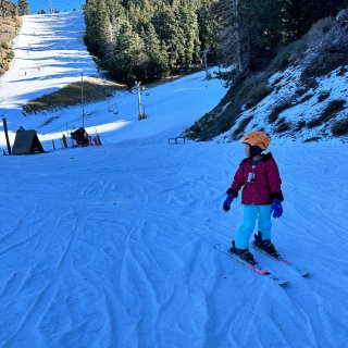 五岁小朋友 滑雪...