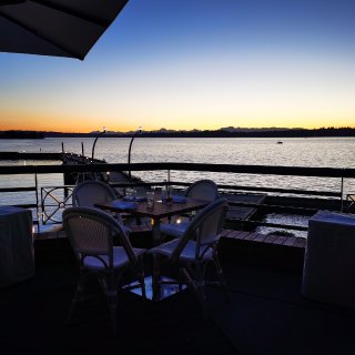 西雅图餐厅周💣拔草风吹的很大的 COMO...
