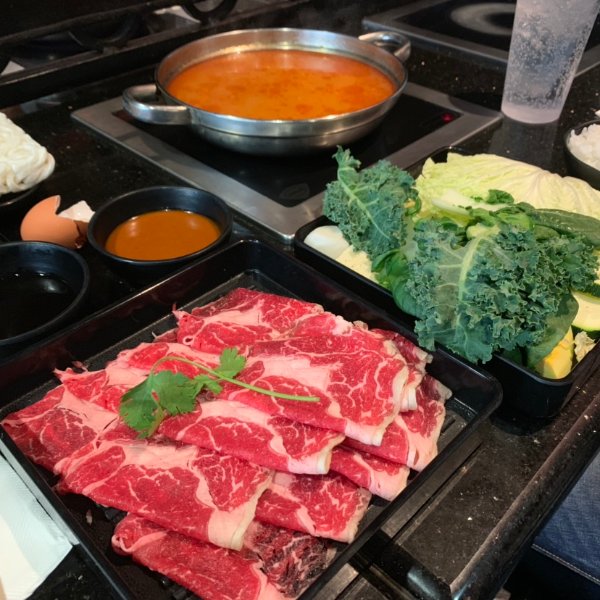 ribe eye套餐 + 辣猪骨汤底