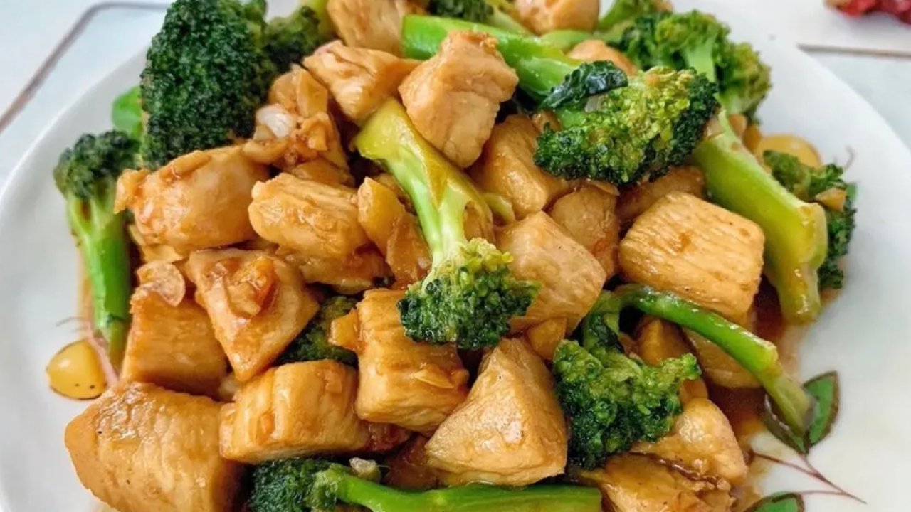 低脂餐‼️西蓝花炒鸡肉，做法简单吃不胖✔️