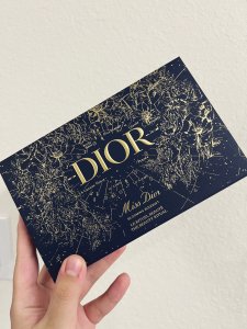 Dior限量礼盒少女心十足！