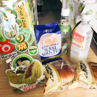 路过日本超市 买点小零食🥧...