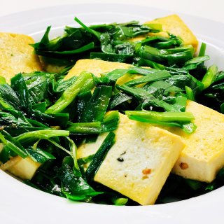 👩‍🍳豆腐和韭菜是绝配，营养又美味😋...