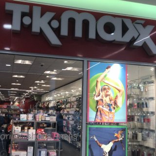 在美国逛TJMaxx，在英国逛TKMax...
