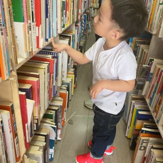 20年的华人书店倒闭 1块钱1磅 大甩卖...