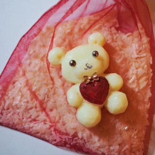 用蜂花檀香皂刻了一个小熊～...