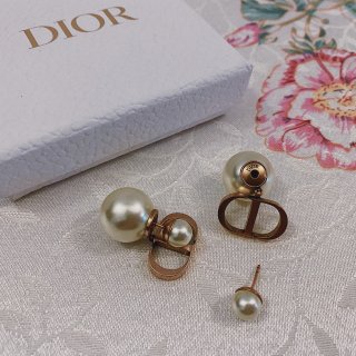 Dior珍珠耳环 做旧的感觉超美...
