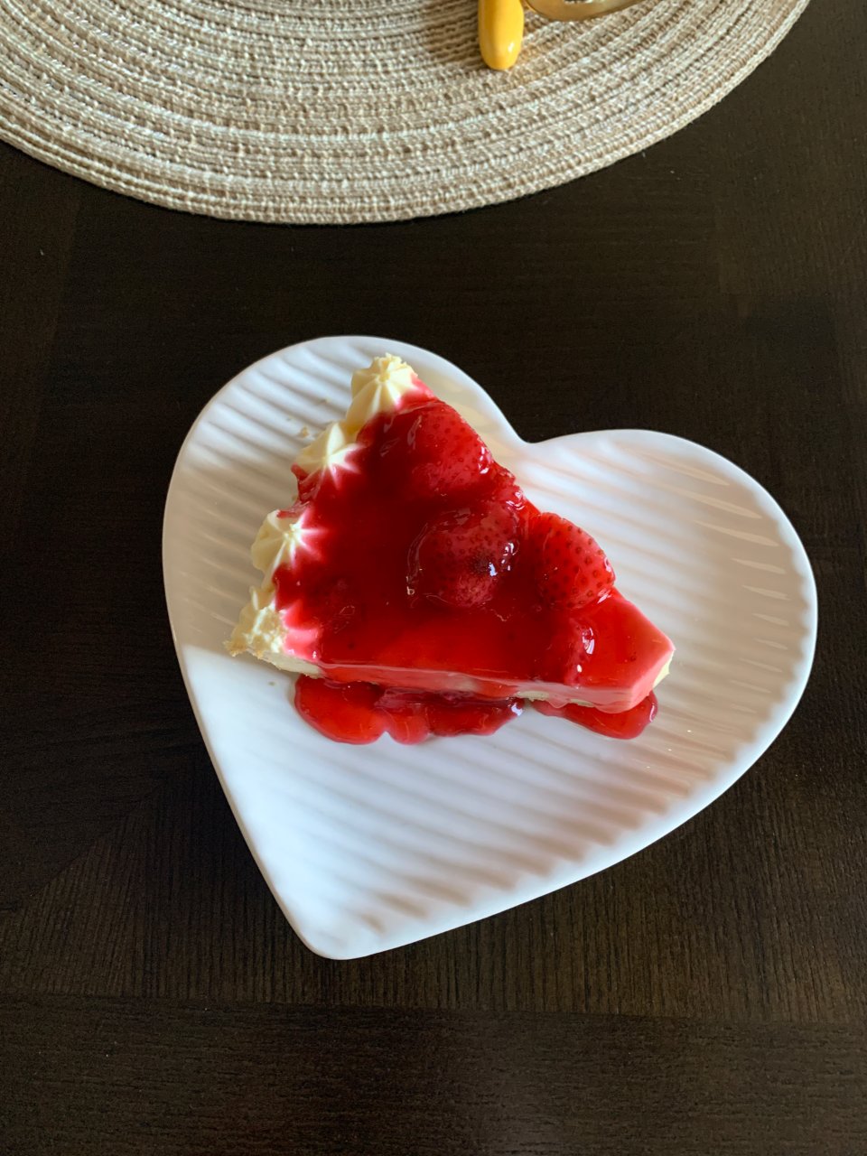 生日快乐我的君🎂｜吃块草莓🍓芝士蛋糕