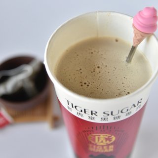 【老虎堂】黑糖乌龙烤奶茶🥤，很普通😬...