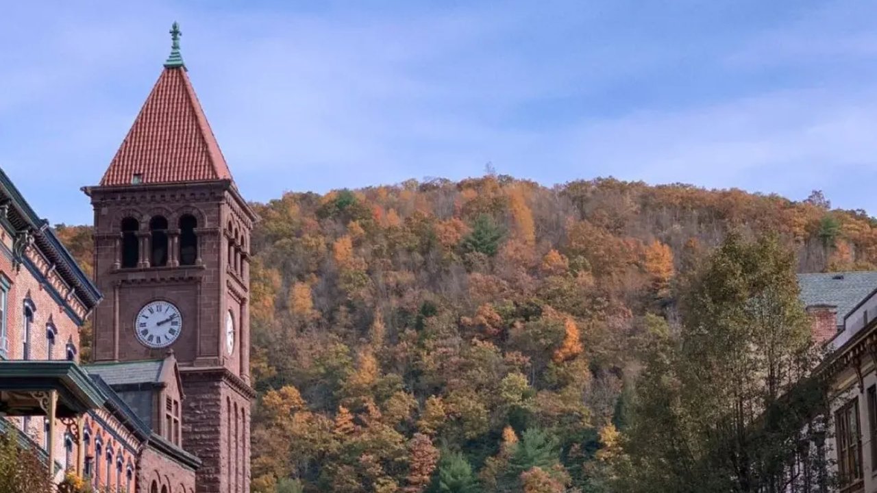 你一定要去一次秋天的宾州瑞士小镇