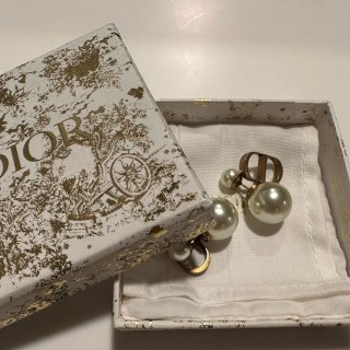Dior 珍珠耳钉