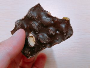 零食推荐 | 低卡好吃的南瓜籽黑巧克力