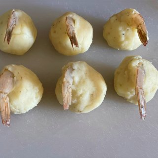 黄金虾球·奶香土豆泥包裹鲜味虾仁，油炸的...