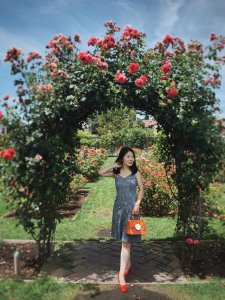 穿搭 | 背带裙look1: 徜徉在玫瑰花园里的夏天