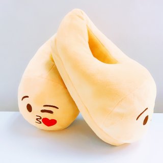 超可爱的Emoji棉拖鞋...