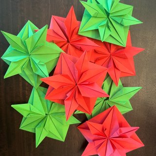 🎄折纸怎么玩～一起折一个圣诞花环吧...