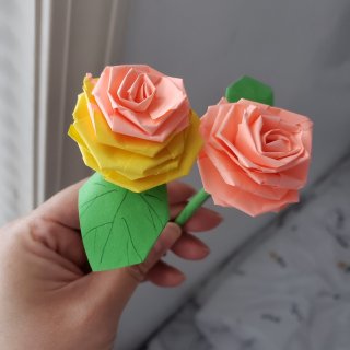 自制折纸玫瑰🌹开得很灿烂💕看着赏心悦目😄...