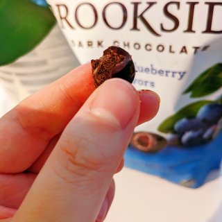 黑巧克力➕蓝莓，谁能拒绝的了这款零食？...