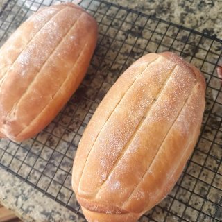 八月的快乐是我开始做面包啦！双色哈斯面包...