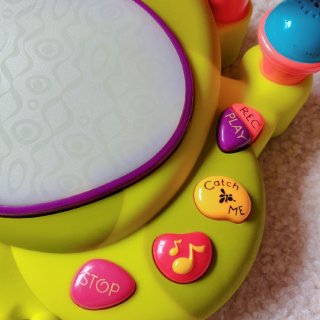 宝宝的第一个鼓，出自B.toys...