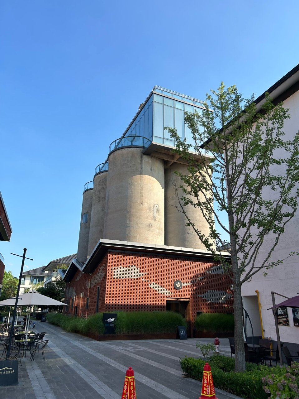 谷仓改建的一家餐馆...