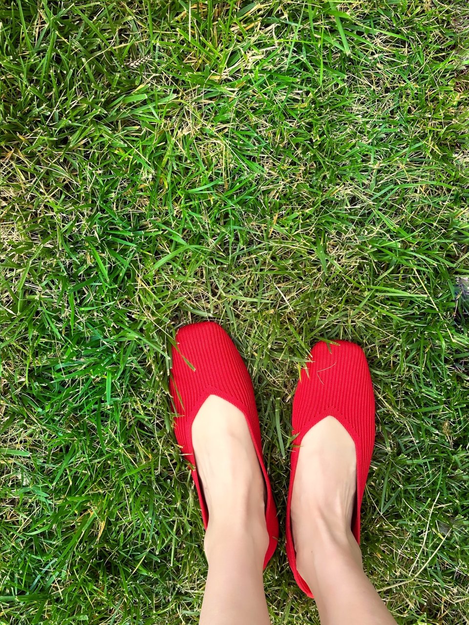 春夏必备的一抹红♥️—VIVAIA小红鞋...
