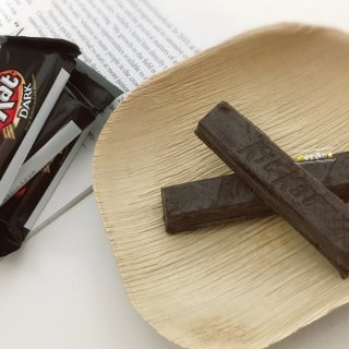 当黑巧克力遇上威化饼干 @KitKat...