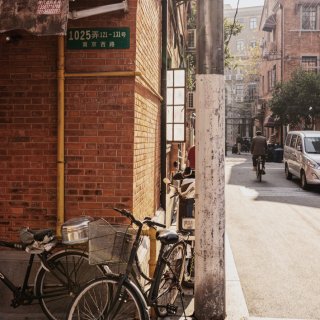上海走街串巷，老弄堂实在太有味道📸...