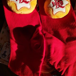 龙年的红色喜庆袜子，好看又舒适...