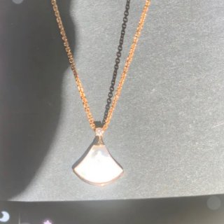BVLGARI Divas' Dream 18K Rose Gold, Mother-Of-Pearl & Diamond Pendant Necklace | SaksFifthAvenue
