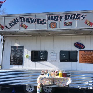 Law Dawgs Hot Dog 山脚...