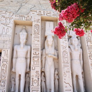 南加州穿越埃及的壯觀石像，拍照必訪的特色...