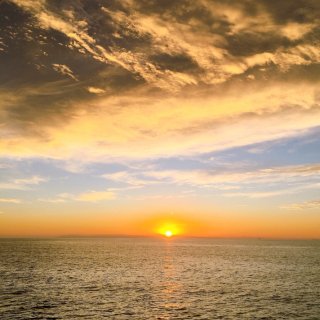 今年1月1日美麗的海邊夕陽✨✨...