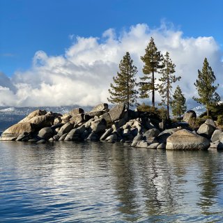 Lake Tahoe 超美的湖边Trai...