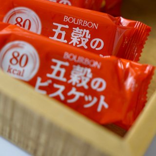 日本Bourbon五谷苏打饼干｜谷物焦香...