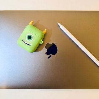 AirPods,Apple pencil,Macbook