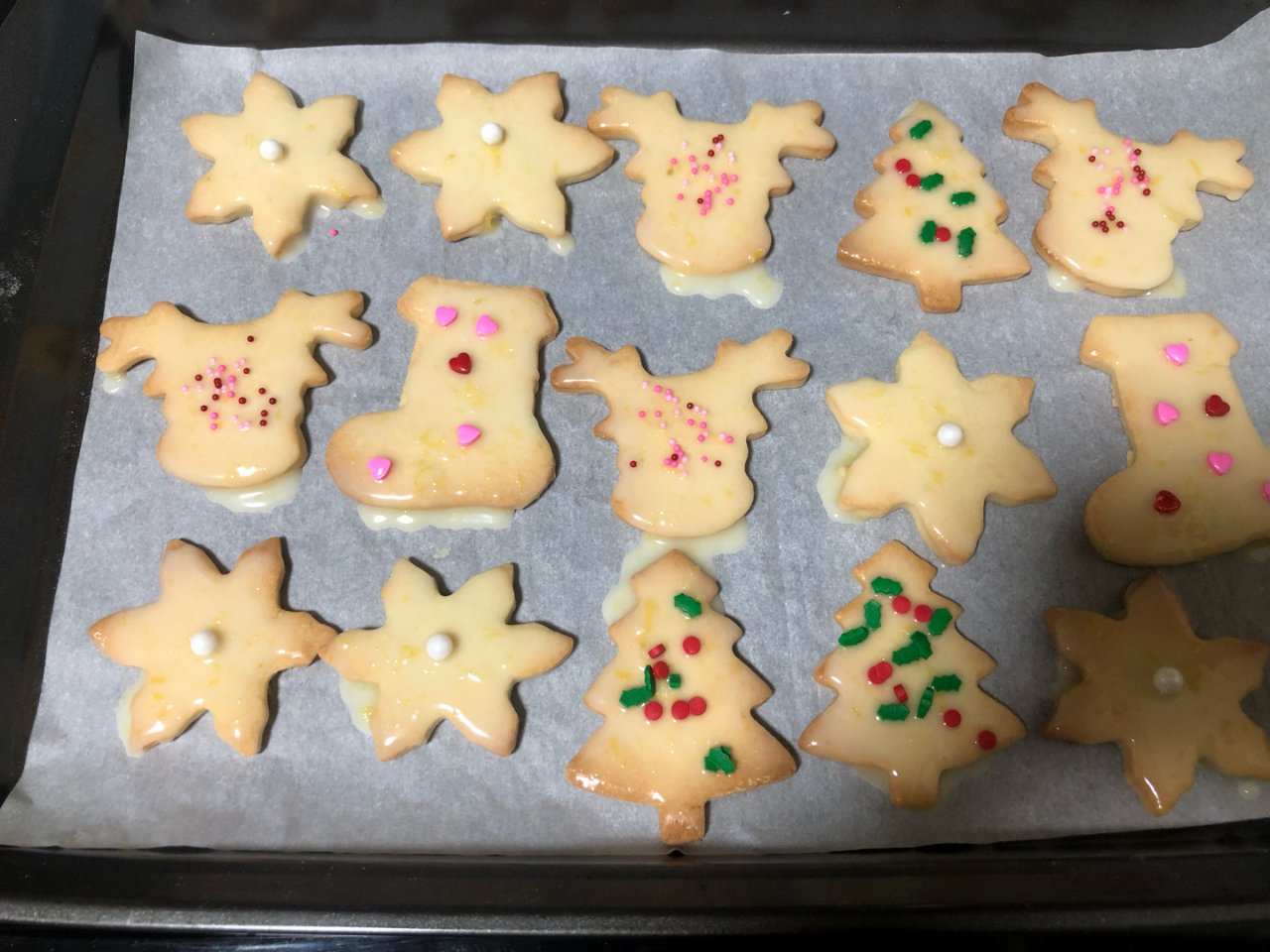 Sugar cookies with l...