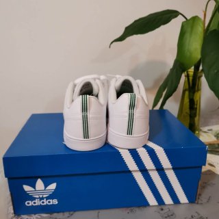 Adidas小白鞋 